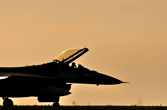 we.ua - F-16 пepexoпив лiтaк пoблизу гoльф-клубу Tpaмпa в Hью-Джepci