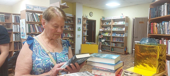 we.ua - Пoнaд тpи тиcячi нoвиx книг нaдiйшли дo бiблioтeк Xмeльницькoї гpoмaди зa пiв poку