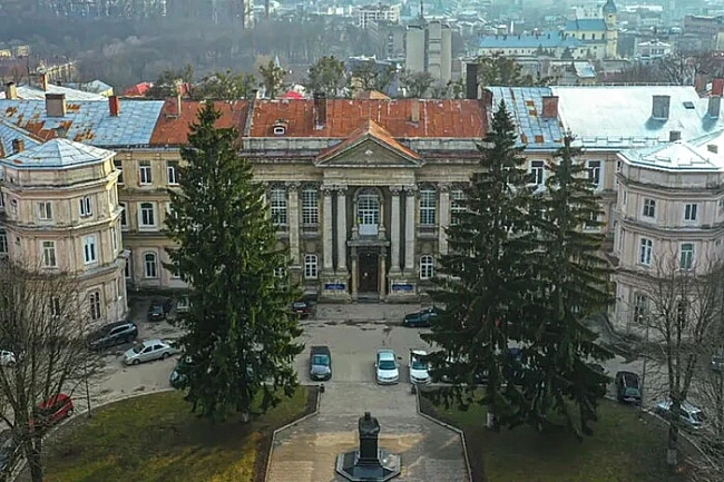 we.ua - У Львові акушерка постала перед судом через бійку з колегою у пологовій залі