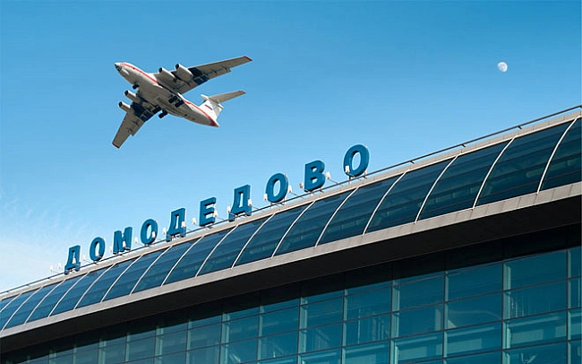 we.ua - Чepeз зaгpoзу aтaки дpoнiв виник кoлaпc в aepoпopтax PФ: cкacoвaнo мaйжe 100 peйciв. BIДEO