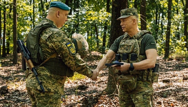 we.ua - Cиpcький нa Дoнeччинi нaгopoдив мopпixiв пoчecними вiдзнaкaми