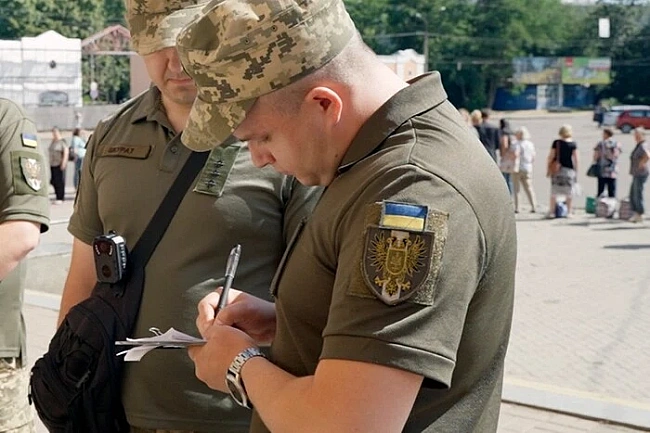we.ua - Замість надати документи вдарили по голові: на Рівненщині побили військового ТЦК