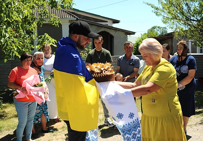 we.ua - На Хмельниччину з полону повернувся військовий Едуард Липко