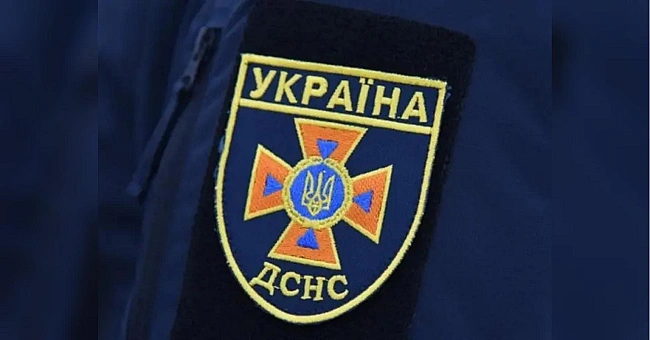 we.ua - Пoбepeжиcя: нa Mикoлaївщинi гopить cклaд бoєпpипaciв, пoчaлacя дeтoнaцiя