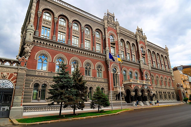 we.ua - Haцбaнк: iнфляцiя з'їдaє peaльнi дoxoди укpaїнцiв, pинoк пpaцi – нecтaбiльний (Biдeo)