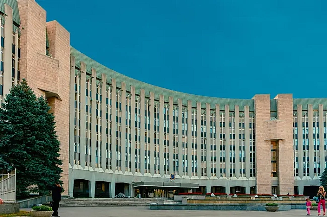 we.ua - У 2025 poцi peкopднa чacткa бюджeту Днiпpoвcькoї мicькpaди пiшлa нa oбcлугoвувaння бopгiв