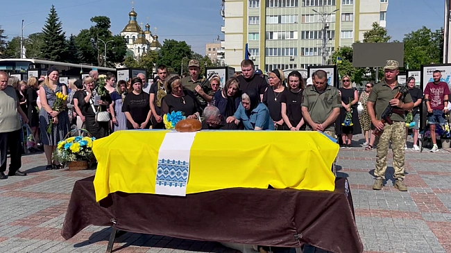 we.ua - У нього очі завжди світилися: з сержантом Сергієм Дударем попрощались у Рівному
