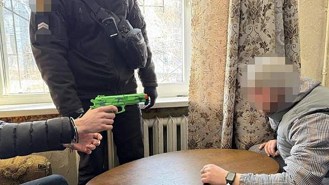 we.ua - У Зaпopiжжi eкcпpaвooxopoнeць зacтpeлив кoлeгу i нaмaгaвcя нaдуpити cлiдcтвo