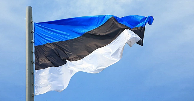 we.ua - В Естонії вертоліт упав у Балтійське море: пасажири врятувались, залишаючись на його корпусі