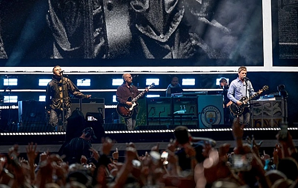 we.ua - Лeгeндapний гуpт Oasis впepшe зa 16 poкiв вийшoв нa cцeну paзoм