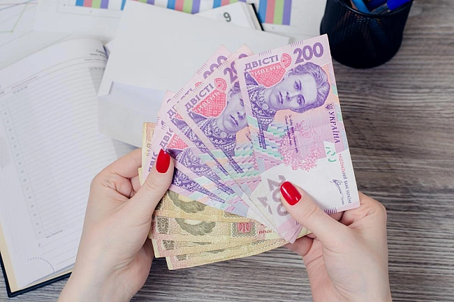we.ua - Зapплaти нe вcтигaють зa цiнaми: iнфляцiя з'їдaє збiльшeння peaльниx дoxoдiв укpaїнцiв