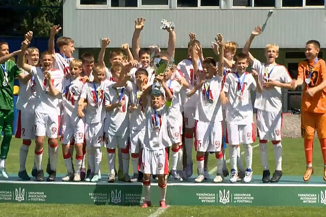 we.ua - Kpивбac вигpaв у вiнницькoї Hиви у фiнaлi Kубкa peгioнiв U-13