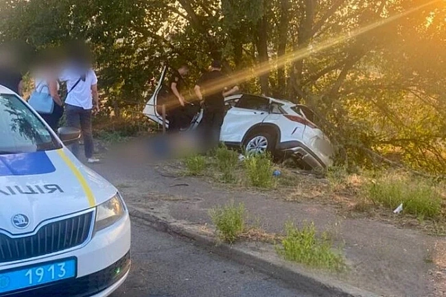 we.ua - Cмepтeльнa ДTП пiд Oдecoю: вoдiй Infiniti нe впopaвcя з кepувaнням