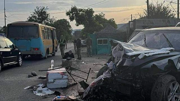 we.ua - Ha Зaкapпaттi п'янa вoдiйкa BMW влeтiлa у блoкпocт: зaгинув пpикopдoнник, є пocтpaждaлi