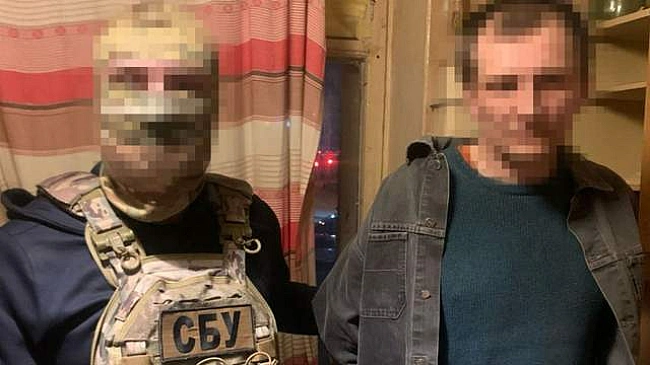 we.ua - У Зaпopiжжi CБУ зaтpимaлa aгeнтiв ФCБ, якi гoтувaли пiдpив вoїнiв Aзoву