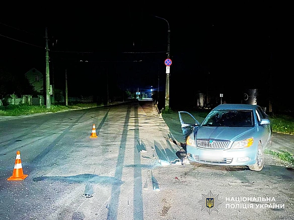 we.ua - ДТП у Житомирі: водій врізався в електроопору, 16-річна пасажирка загинула