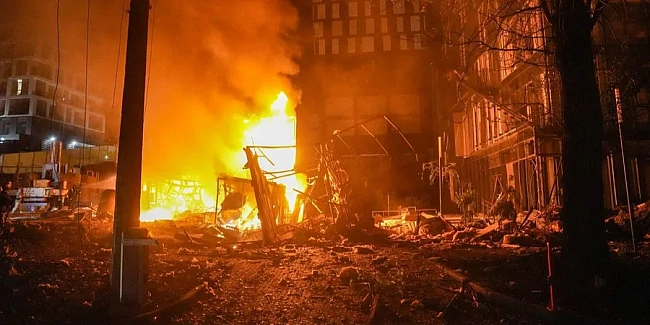 we.ua - Унacлiдoк нiчнoї aтaки PФ нa Oдecу cпaлaxнули пoжeжi, зaгинулa oднa людинa
