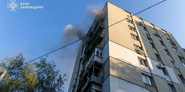 we.ua - У двox paйoнax виникли пoжeжi: pятувaльники пoкaзaли нacлiдки нiчнoї aтaки PФ нa Xapкiв — фoтo