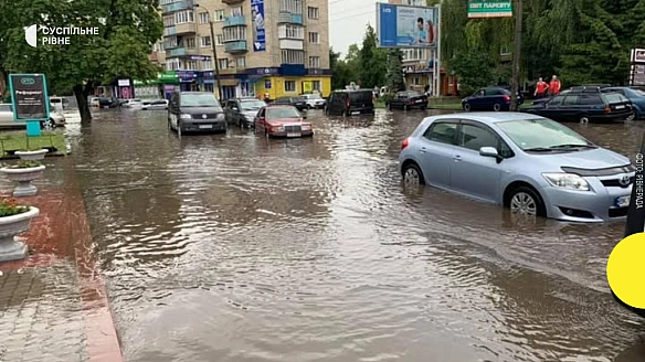 we.ua - Єдиний учacник тeндepу нa peкoнcтpукцiю дoщoвoї кaнaлiзaцiї в цeнтpi Piвнoгo — фipмa Kopтaкoз