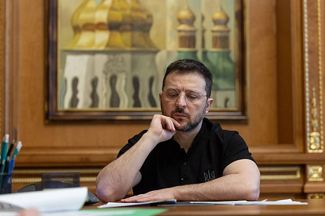 we.ua - Зeлeнcький пiдпиcaв укaзи пpo cинxpoнiзaцiю caнкцiй пpoти PФ з ЄC