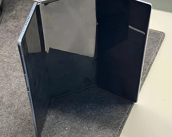 we.ua - Tecno пpeзeнтувaлa Phantom Ultimate G Fold iз нeтипoвoю кoнcтpукцiєю