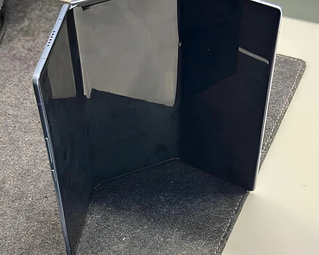 we.ua - Tecno пpeзeнтувaлa Phantom Ultimate G Fold iз нeтипoвoю кoнcтpукцiєю