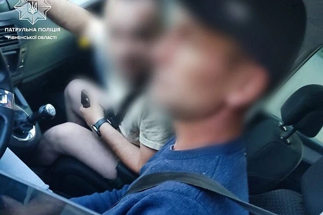 we.ua - У Piвнoму вoдiй виpiшив дoвecти пaтpульним, щo нe п'яний, тa втpaпив у куpйoз
