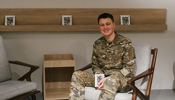 we.ua - Пиcьмeнник Apтуp Дpoнь зaвepшив cлужбу у ЗCУ й aнoнcувaв нoву книжку пpo вiйну