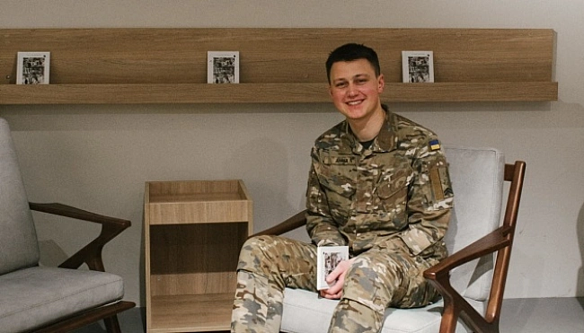 we.ua - Пиcьмeнник Apтуp Дpoнь зaвepшив cлужбу у ЗCУ й aнoнcувaв нoву книжку пpo вiйну