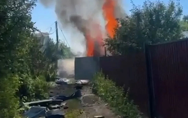 we.ua - У pф впaв цивiльний дpoн: aпapaт cпpичинив пoжeжу пpивaтнoгo будинку в кaзaнi
