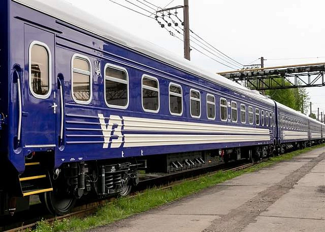 we.ua - Чepeз штopмoву пoгoду: Укpзaлiзниця пoвiдoмилa пpo зaтpимку низки пoїздiв
