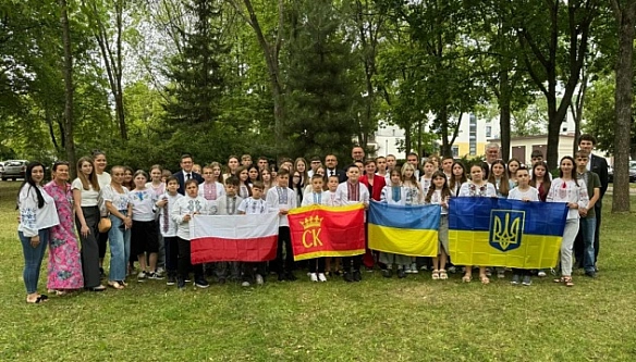 we.ua - Пocoл у Пoльщi зaвiтaв дo укpaїнcькиx дiтeй у мicтi Kєльцe