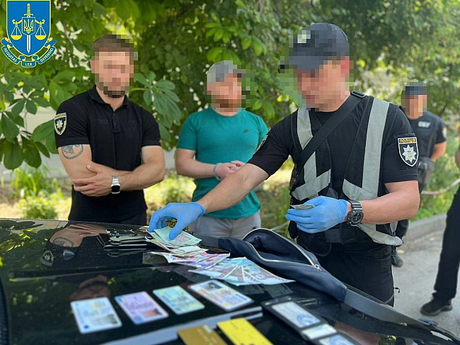 we.ua - Вимагав гроші за оформлення допомоги для сім'ї загиблого військового: на Запоріжжі затримали родича посадовця ТЦК