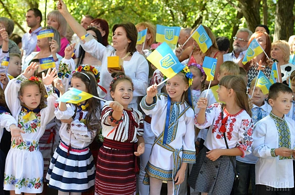 we.ua - Пакунок школяра: в Мінсоцполітики розповіли, як отримати допомогу на 5 тисяч грн (відео)