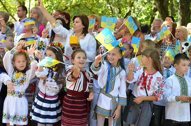 we.ua - Пакунок школяра: в Мінсоцполітики розповіли, як отримати допомогу на 5 тисяч грн (відео)