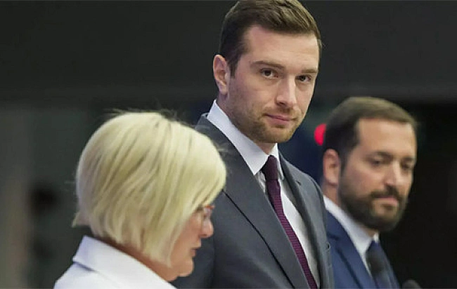 we.ua - В офісі партії Ле Пен провели обшуки у справі про шахрайство
