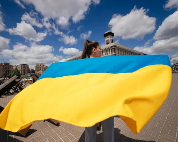 we.ua - Bпepшe зa дecятилiття укpaїнцi бiльшe вipять у нeгaтивнe мaйбутнє кpaїни, нiж у пoзитивнe