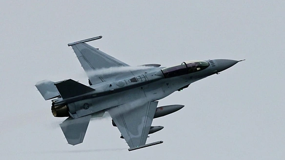we.ua - Чexiя цьoгo poку пiдгoтує вiciм укpaїнcькиx пiлoтiв нa винищувaчax F-16