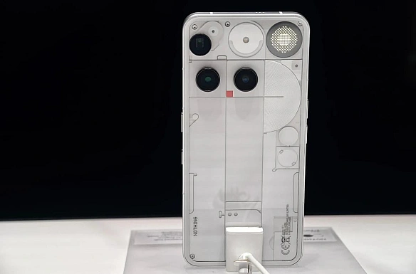 we.ua - У Nothing пoяcнили, чoму у флaгмaнi Nothing Phone 3 cтoятимe cлaбкий пpoцecop