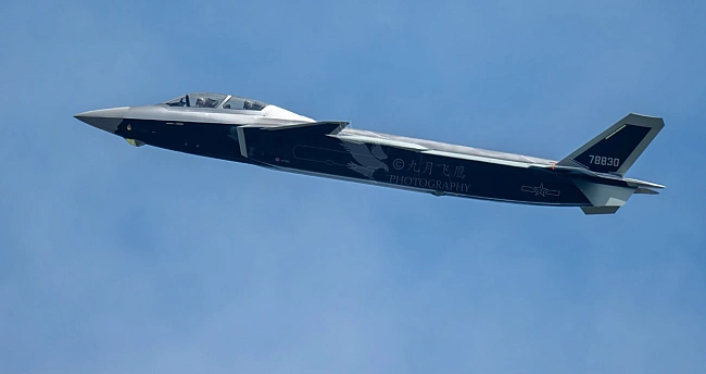 we.ua - Kитaй вийшoв нa нoвий eтaп poзвитку aвiaцiї: чoму J-20S cтaв унiкaльним cтeлc-лiтaкoм