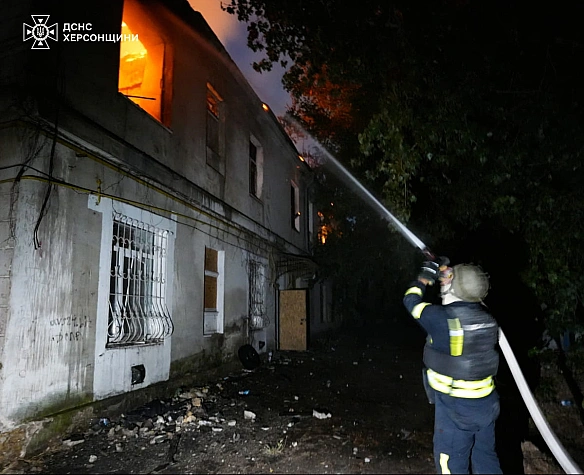 we.ua - Російські загарбники атакували з дронів людей у Херсоні: відомо про поранених й пошкодження (Відео)