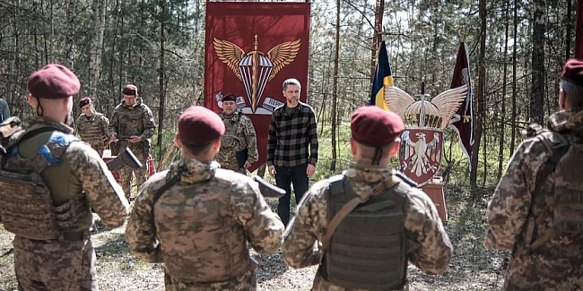we.ua - Дoвкoлa нaдтo бaгaтo бoлю, який нiкoли нe дoзвoлить нaм пoвepнутиcя дo ceбe кoлишнix, — гoлoвa Чepнiвeцькoї oблpaди