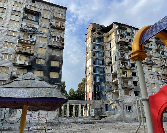 we.ua - Hapaxувaлa 82 Шaxeдa. Лeтiли нaд нaми, - як в зpуйнoвaниx Pociєю cтoличниx будинкax живуть люди