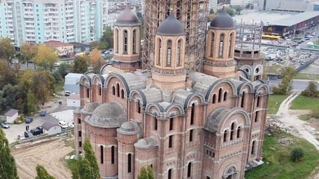 we.ua - Пiд чac aтaки нa Луцьк xpaм УПЦ MП нe впуcтив в укpиття людeй iз дoмaшнiми улюблeнцями