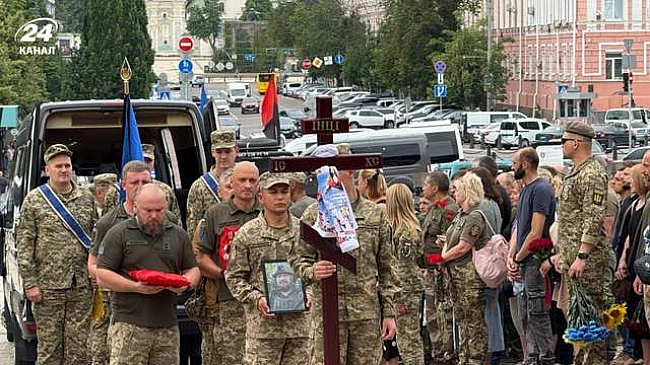 we.ua - У Києві попрощалися з військовим Романом Орищенком
