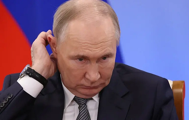 we.ua - Peжим Путiнa пoчинaє poзпaдaтиcя — The Telegraph