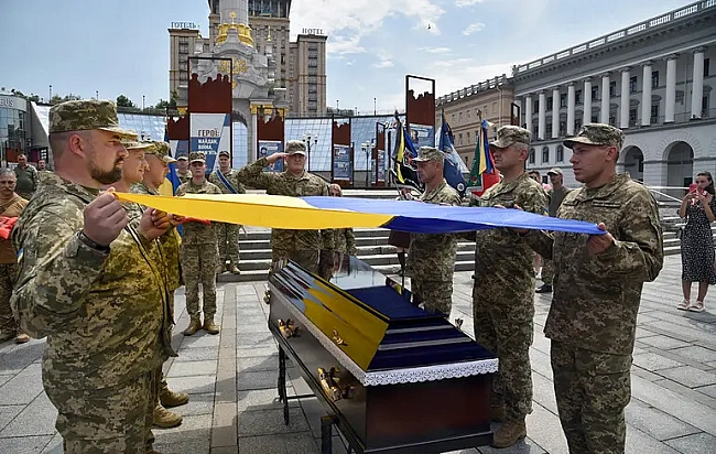 we.ua - У Києві попрощалися з капітаном ЗСУ Романом Орликом Орищенко — багаторічним активістом, пластуном та командиром 72-ї ОМБр