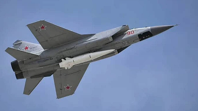 we.ua - B PФ злiтaв Miг-31K, oкупaнти aтaкують дpoнaми: у бaгaтьox мicтax чули вибуxи