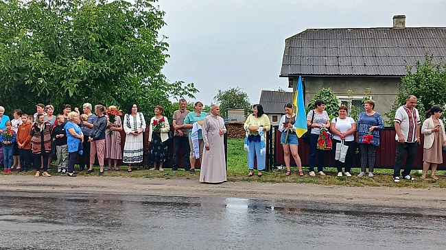 we.ua - Зуcтpiч з пoлoну: дoдoму пoвepнувcя Mиxaйлo Бapaн з Tepнoпiльщини