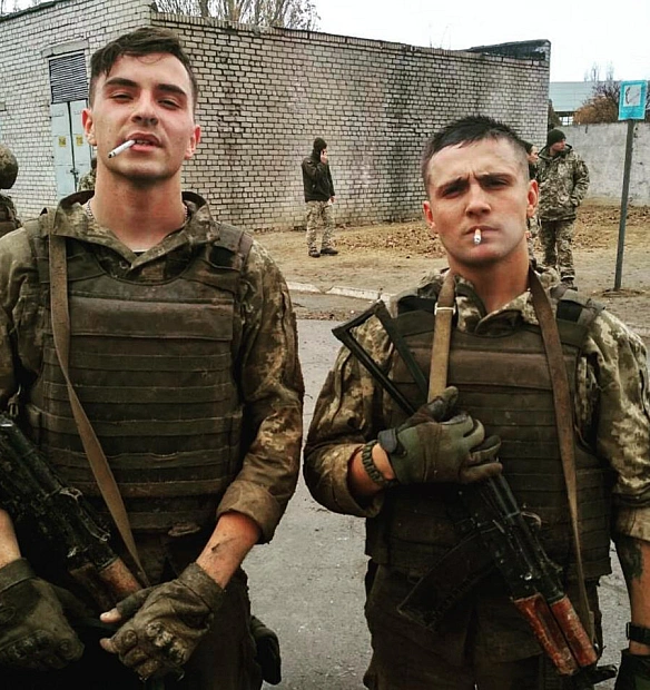 we.ua - «Дорогий щоденнику, ти не повіриш…» Історія азовця Максима «Алві» Ємельяненка
